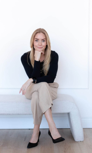 Jenny Domingos, a real estate agent in Kitchener Waterloo. Top agent helping families buy and sell homes in Kitchener Waterloo.